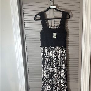 Black and White Sleeveless Maxi Sundress